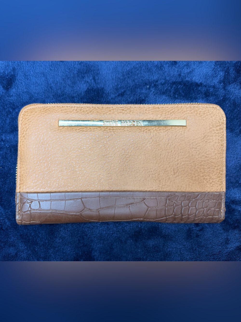 Steve Madden Two-Tone Tan and Brown Zip Wallet with Gold Bar